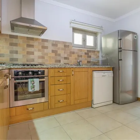 Ani Aparthotel 3*